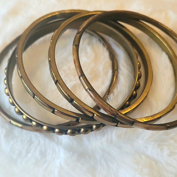 5 bracelets - Picture 1 of 3